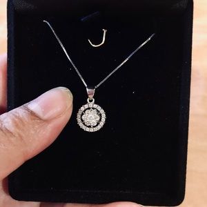 White gold & diamond pendant